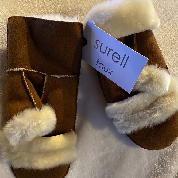 Surell Accessories - Cozy Surell gloves NWT!